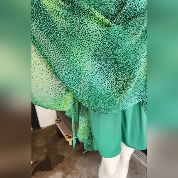 HALSTON Green Speckled Print kaftan style mini dress. Can tie at the front - Picture 7 of 9